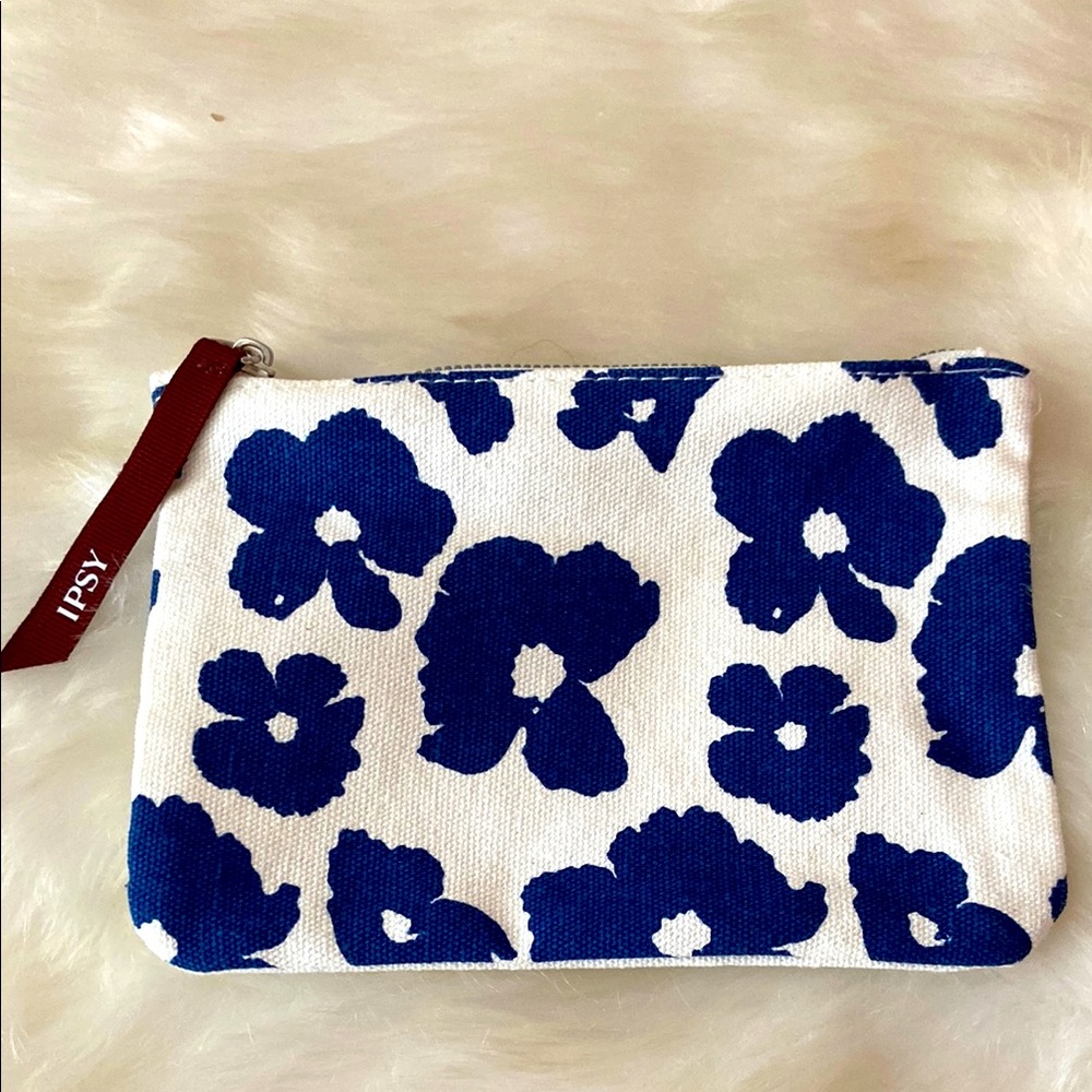 🆕 Ipsy floral makeup purse